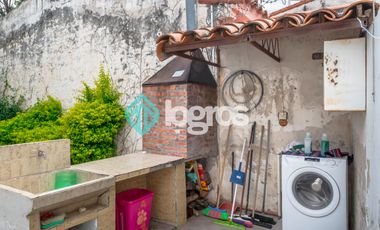 CASA EN VENTA CON COCHERA - TRES CERRITOS - SALTA