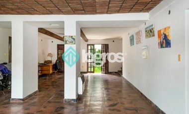 CASA EN VENTA CON COCHERA - TRES CERRITOS - SALTA