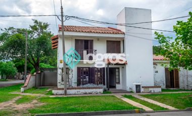 CASA EN VENTA CON COCHERA - TRES CERRITOS - SALTA