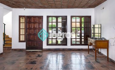 CASA EN VENTA CON COCHERA - TRES CERRITOS - SALTA