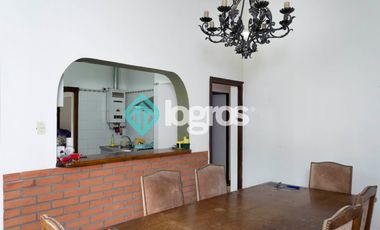 CASA EN VENTA CON COCHERA - TRES CERRITOS - SALTA