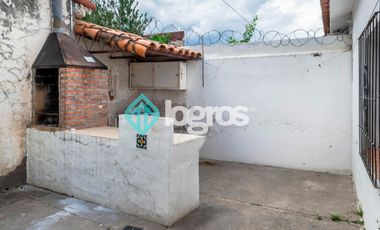 CASA EN VENTA CON COCHERA - TRES CERRITOS - SALTA