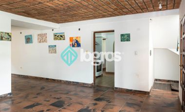 CASA EN VENTA CON COCHERA - TRES CERRITOS - SALTA