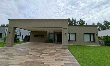 VENTA CASA BARRIO PRINCIPADO SAN VICENTE PILETA