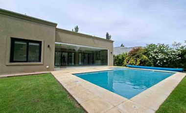 VENTA CASA BARRIO PRINCIPADO SAN VICENTE PILETA