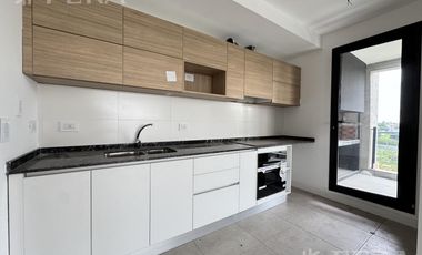 Venta departamento 3 ambientes con doble balcón en Greenville Polo y Resort