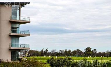 Venta departamento 3 ambientes con doble balcón en Greenville Polo y Resort