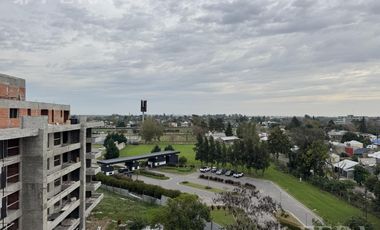 Venta departamento 3 ambientes con doble balcón en Greenville Polo y Resort