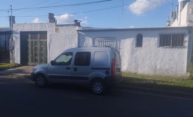 Casa en  venta Magnasco esquina Jauretche