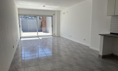 Departamento en alquiler a estrenar  de un ambiente con patio y parrillero