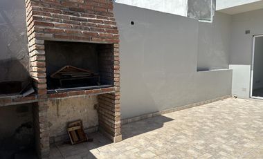 Departamento en alquiler a estrenar  de un ambiente con patio y parrillero