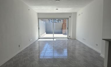 Departamento en alquiler a estrenar  de un ambiente con patio y parrillero