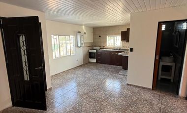 Amplio ph casa en venta en Villa Dominico sin expensas