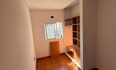 Amplio ph casa en venta en Villa Dominico sin expensas