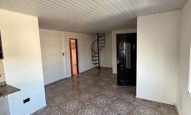 Amplio ph casa en venta en Villa Dominico sin expensas