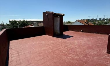 Amplio ph casa en venta en Villa Dominico sin expensas