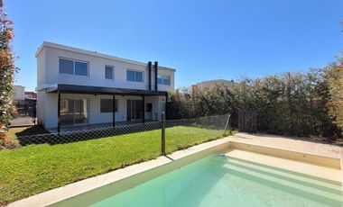 Casas de San Patricio | Alquiler | Linda casa de 5 ambientes, con pileta y cerco verde