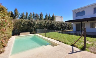 Casas de San Patricio | Alquiler | Linda casa de 5 ambientes, con pileta y cerco verde