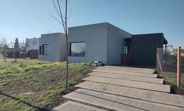 Casa en  venta en Santa Elena Pilar del Este | VCO Propiedades