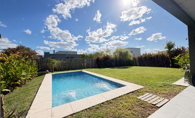 Casa en  venta en Santa Elena Pilar del Este | VCO Propiedades