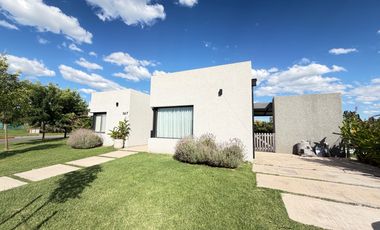 Casa en  venta en Santa Elena Pilar del Este | VCO Propiedades