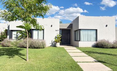 Casa en  venta en Santa Elena Pilar del Este | VCO Propiedades