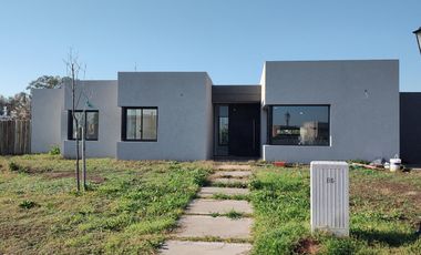 Casa en  venta en Santa Elena Pilar del Este | VCO Propiedades