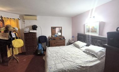 Casa en Venta Villa Belgrano 4 dormitorios. Quincho y Pileta