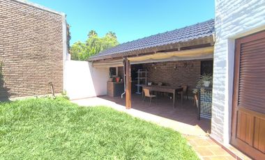 Casa en Venta Villa Belgrano 4 dormitorios. Quincho y Pileta
