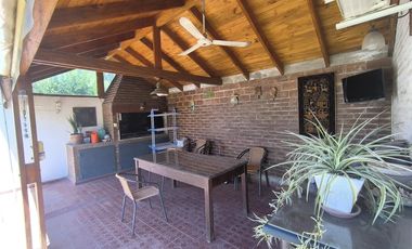 Casa en Venta Villa Belgrano 4 dormitorios. Quincho y Pileta