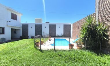 Casa en Venta Villa Belgrano 4 dormitorios. Quincho y Pileta