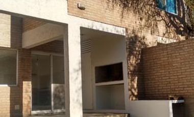 Casa en alquiler en Villa Allende, barrio San Alfonso