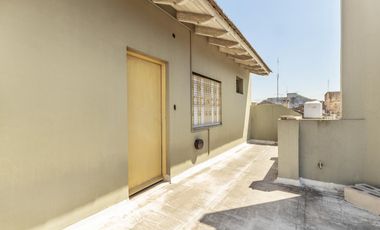 VENTA CASA 4 AMB 239 M2 COCHERA TERRAZA  LANUS