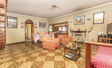 VENTA CASA 4 AMB 239 M2 COCHERA TERRAZA  LANUS