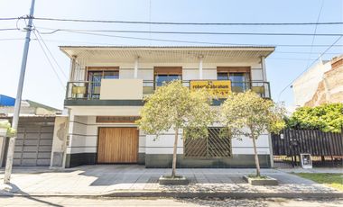 VENTA CASA 4 AMB 239 M2 COCHERA TERRAZA  LANUS