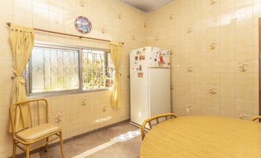 VENTA CASA 4 AMB 239 M2 COCHERA TERRAZA  LANUS