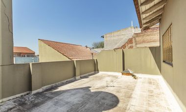 VENTA CASA 4 AMB 239 M2 COCHERA TERRAZA  LANUS