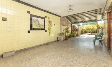 VENTA CASA 4 AMB 239 M2 COCHERA TERRAZA  LANUS