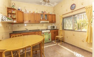 VENTA CASA 4 AMB 239 M2 COCHERA TERRAZA  LANUS