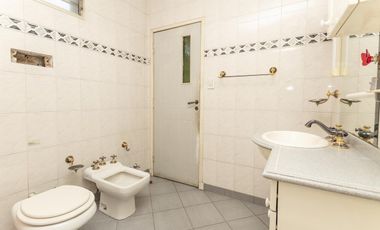 VENTA CASA 4 AMB 239 M2 COCHERA TERRAZA  LANUS