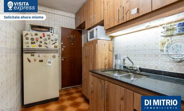 ¡4 Ambientes con luz todo el dia y cochera propia!