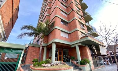 Departamento 6 ambientes en venta en Castelar