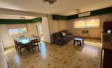 Departamento 6 ambientes en venta en Castelar