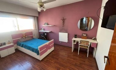 Departamento 6 ambientes en venta en Castelar