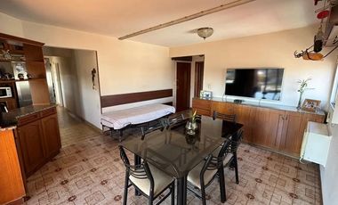 Departamento 6 ambientes en venta en Castelar