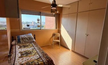 Departamento 6 ambientes en venta en Castelar