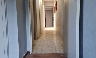 MUY BUEN PH EN PLANTA BAJA FRENTE A PLAZA SAENZ PEÑA  - Parana