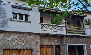 MUY BUEN PH EN PLANTA BAJA FRENTE A PLAZA SAENZ PEÑA  - Parana