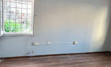 MUY BUEN PH EN PLANTA BAJA FRENTE A PLAZA SAENZ PEÑA  - Parana