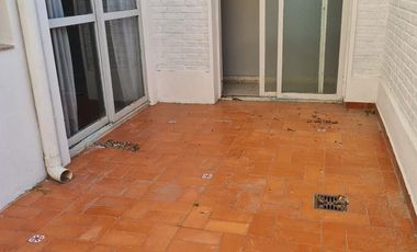 MUY BUEN PH EN PLANTA BAJA FRENTE A PLAZA SAENZ PEÑA  - Parana